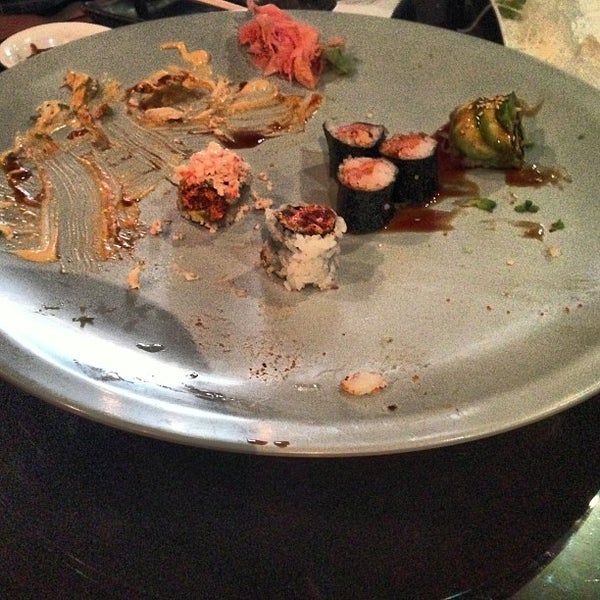 Foto tirada no(a) Wasabi Asian Plates &amp; Sushi Bar por Ben B. em 4/24/2013