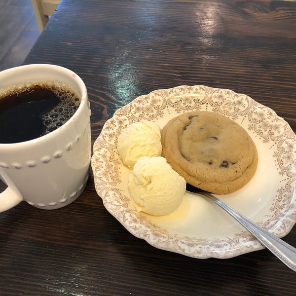 Das Foto wurde bei Milk Jar Cookies von OSAMA am 6/30/2018 aufgenommen