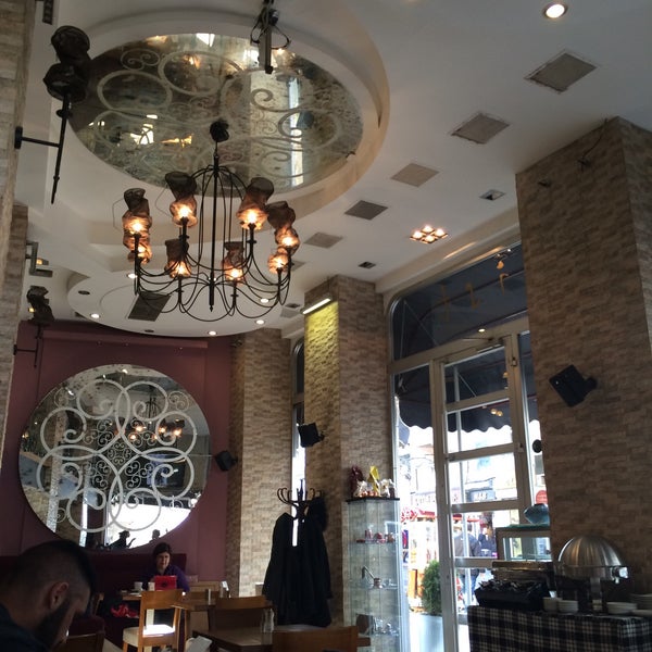 2/26/2015 tarihinde Shubz M.ziyaretçi tarafından İst Cafe'de çekilen fotoğraf
