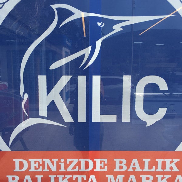 Das Foto wurde bei Kılıç Balık Market von Pelin T. am 8/16/2018 aufgenommen
