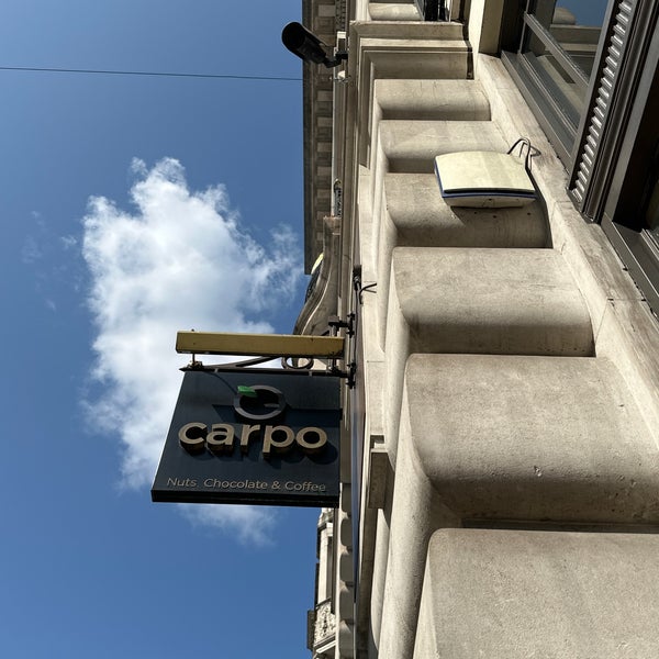 Foto tirada no(a) Carpo Piccadilly por M H N em 5/16/2023