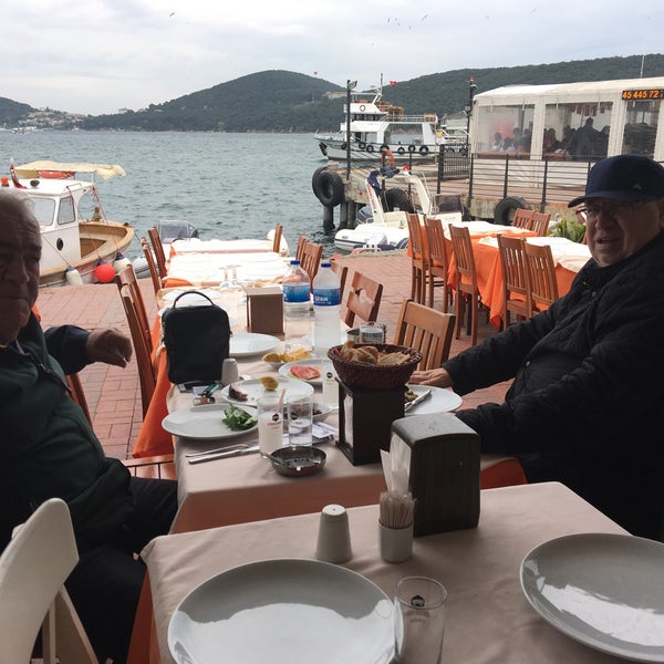 Das Foto wurde bei Çardak Restaurant von TC Erdal E. am 5/17/2017 aufgenommen