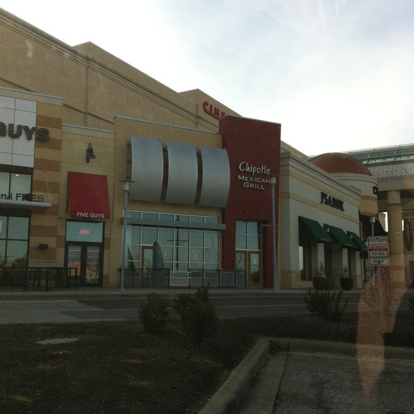 Foto tirada no(a) SouthPark Mall por Kristina K. em 12/8/2014