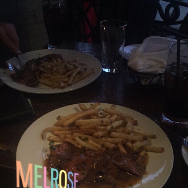 Foto diambil di L&#39;Assiette Steak Frites oleh Hessa pada 8/23/2015