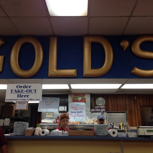 Photo taken at Gold&#39;s Delicatessen by Drew S. on 12/23/2013