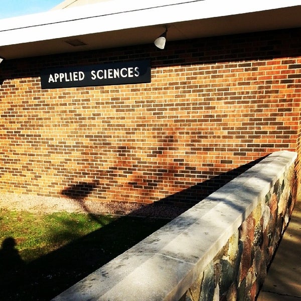 Schoolcraft College Applied Sciences Building 1 tip from 252 visitors