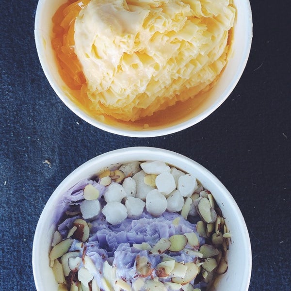 Foto tirada no(a) Sno-Zen Shaved Snow &amp; Dessert Cafe por Mia K. em 7/2/2014
