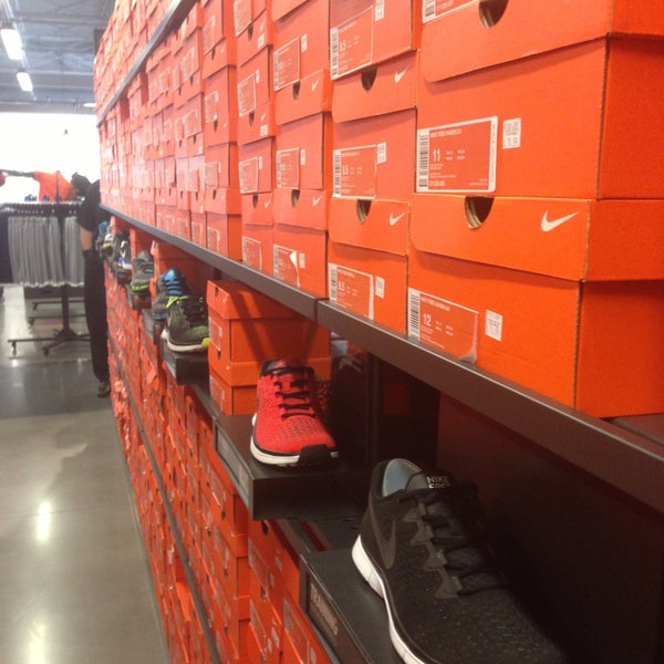 Nike Factory Store - 4976 Premium Outlets Way 800