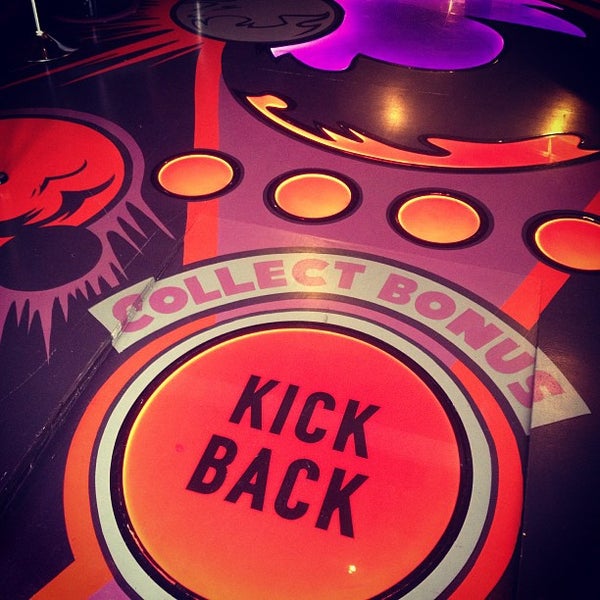 Foto tirada no(a) Kickback Pinball Cafe por Alex L. em 9/13/2013