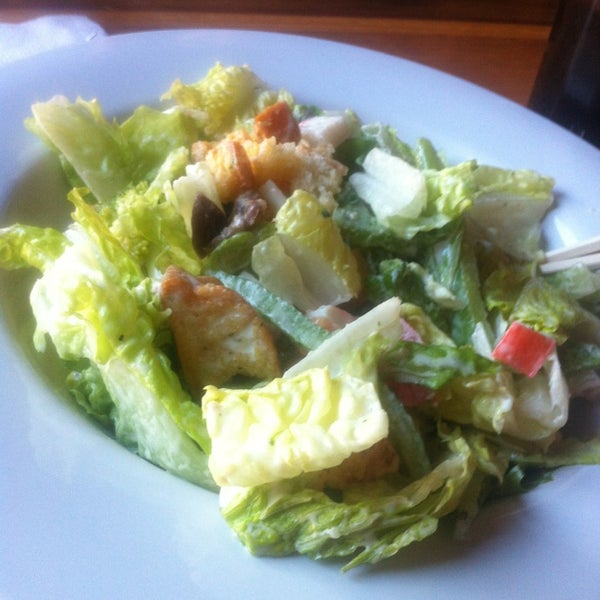Photo prise au The Sushi &amp; Salads, Co par Alex A. le2/2/2013