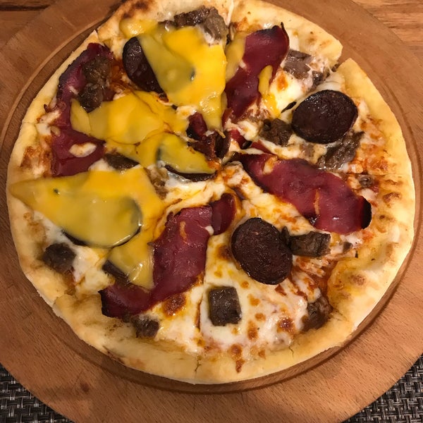 Foto diambil di Dear Pizza Homemade oleh Ayhan Metin Ö. pada 12/18/2018