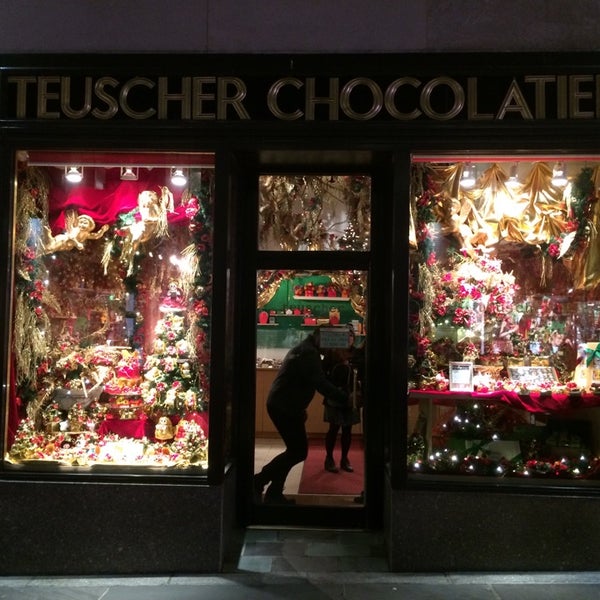 Снимок сделан в teuscher Chocolates - Rockefeller Center пользователем Tom Z. 11/15/2014