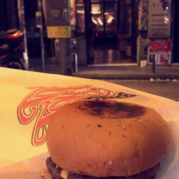 Foto tirada no(a) Hot Hot Burger Bar por Aris 🌴 R. em 3/1/2016