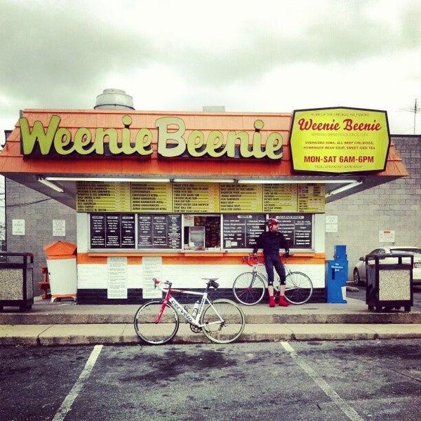 รูปภาพถ่ายที่ Weenie Beenie โดย Frank M. เมื่อ 2/16/2013