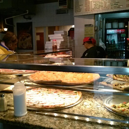 1/29/2013 tarihinde Daniel R.ziyaretçi tarafından Pizza Park'de çekilen fotoğraf