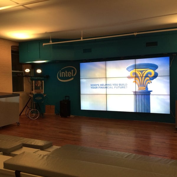 11/29/2013にSage H.が#IntelNYC Intel Experience Storeで撮った写真