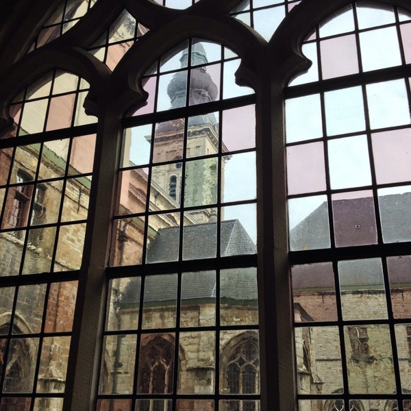 Foto diambil di Sint-Pietersabdij / St. Peter&#39;s Abbey oleh Dominiek L. pada 1/21/2015