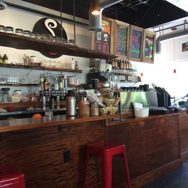6/15/2016에 Matt B.님이 The Corner Perk Cafe, Dessert Bar, and Coffee Roasters에서 찍은 사진
