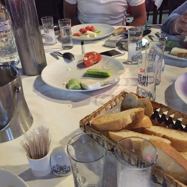 Foto scattata a Ömür Liman Restaurant da Yunus Y. il 5/8/2016