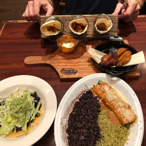 3/1/2019 tarihinde Shivani A.ziyaretçi tarafından Tacos &amp; Tequilas Mexican Grill'de çekilen fotoğraf