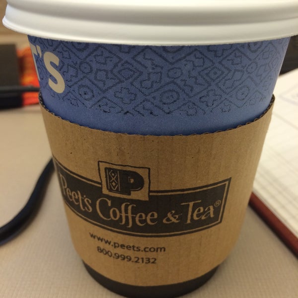 Das Foto wurde bei Peet&#39;s Coffee &amp; Tea von Rachel C. am 8/3/2015 aufgenommen