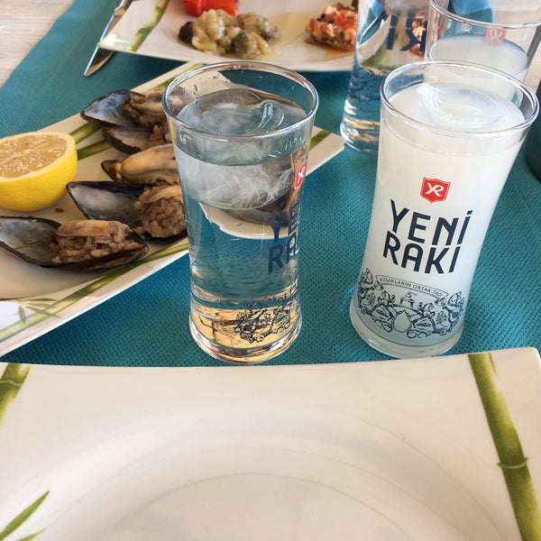 Das Foto wurde bei Assos Yıldız Balık Restaurant von Sinan G. am 4/29/2017 aufgenommen