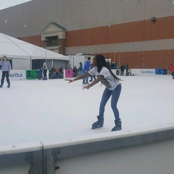 MacArthur On Ice Skating Rink in Norfolk