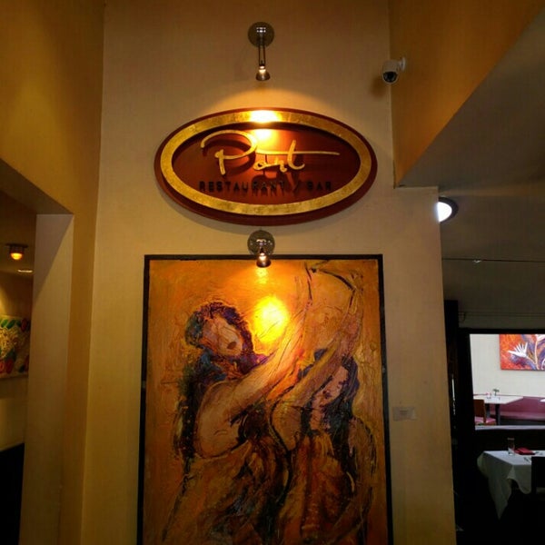 Foto scattata a Port Restaurant &amp; Bar da Rob G. il 6/14/2015