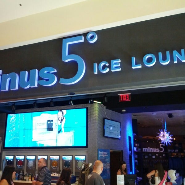 Foto diambil di Minus5° Ice Lounge oleh Rob G. pada 3/2/2013