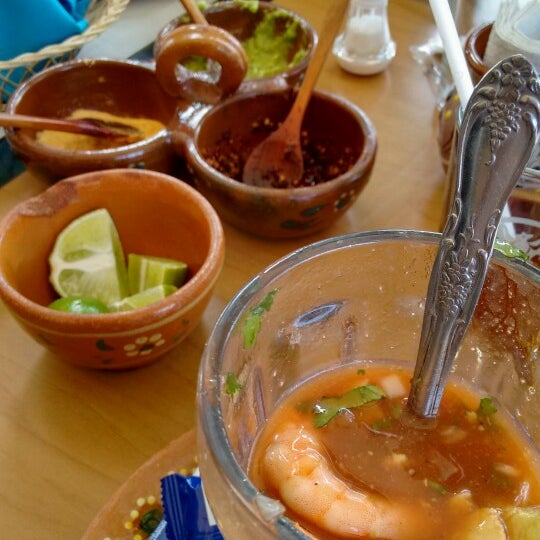 1/25/2015 tarihinde Tenzin T.ziyaretçi tarafından Restaurant El Maná'de çekilen fotoğraf
