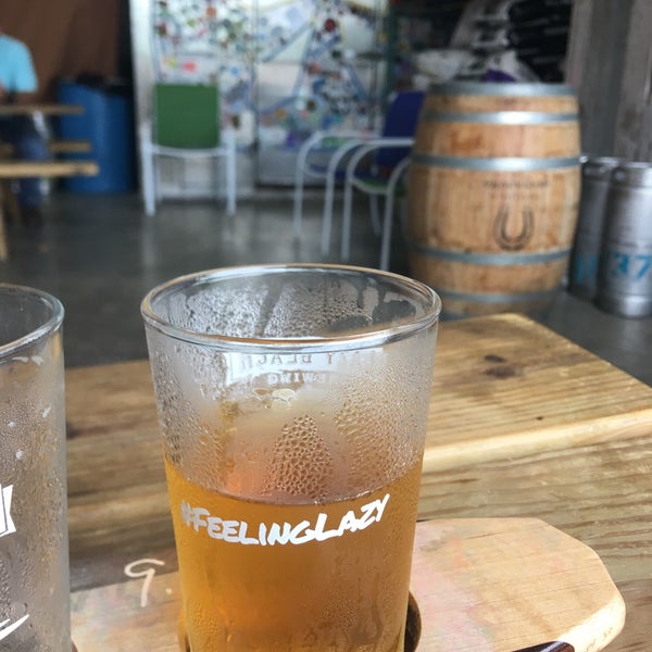 รูปภาพถ่ายที่ Lazy Beach Brewery โดย Jeff C. เมื่อ 6/5/2019