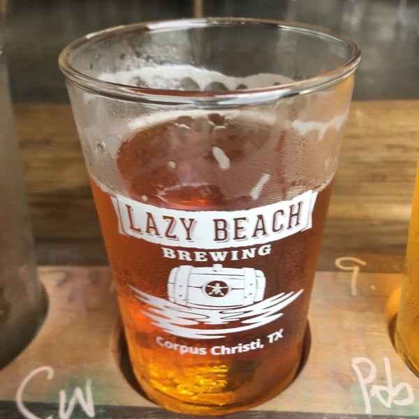 Foto tirada no(a) Lazy Beach Brewery por Jeff C. em 6/5/2019