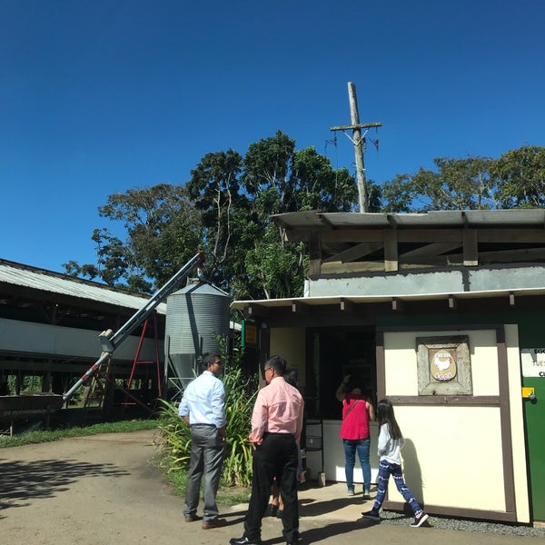 Petersons's Upland Farm Farmers Market in Wahiawa