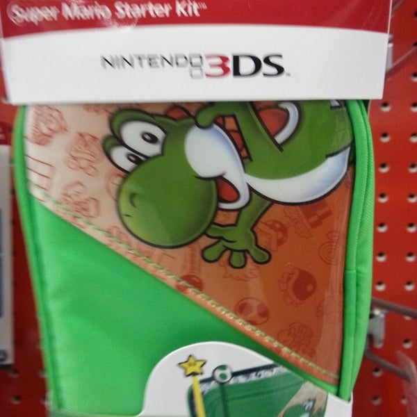 Photo taken at Toys"R"Us by Viktoria F. on 9/2/2013