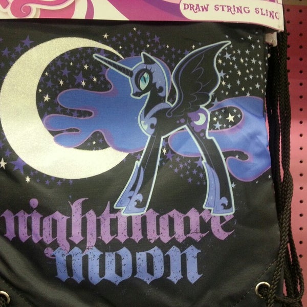 Photo taken at Toys"R"Us by Viktoria F. on 10/20/2013