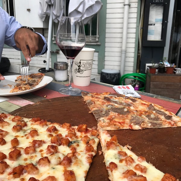8/18/2017 tarihinde Ozge K.ziyaretçi tarafından The Upper Crust Pizzeria'de çekilen fotoğraf