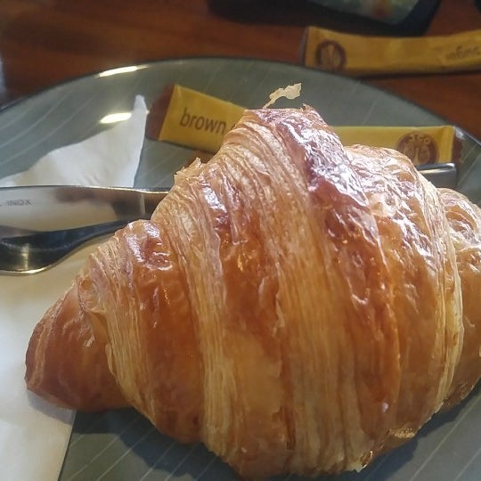 Photo taken at Imah Kopi, Croissanterie et Coffeenery by Hendra A. on 5/31/2020