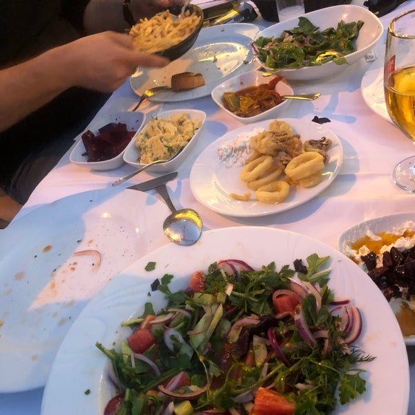 Das Foto wurde bei Burç Restaurant von Hasan H. am 6/15/2020 aufgenommen