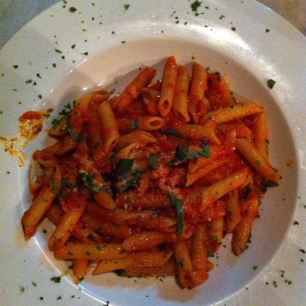 รูปภาพถ่ายที่ Bella Napoli Pizzeria โดย Nancy V. เมื่อ 11/10/2012