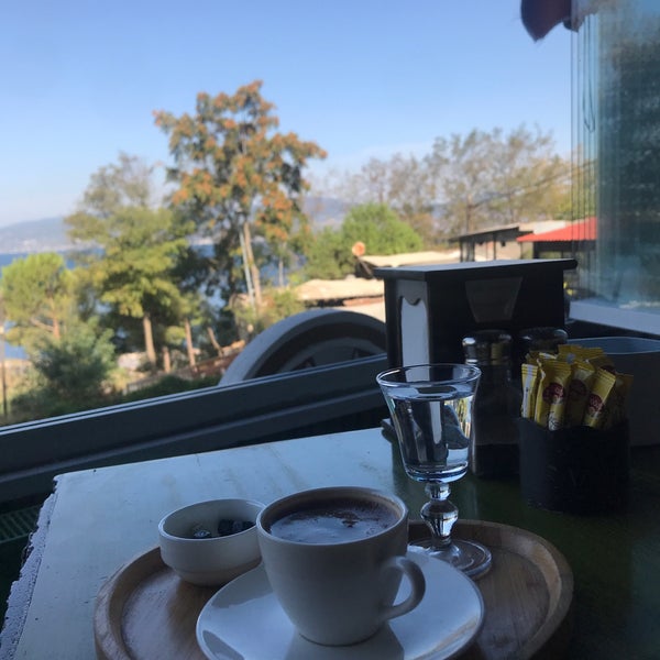 รูปภาพถ่ายที่ Tarçın Cafe โดย glbn B. เมื่อ 10/4/2019