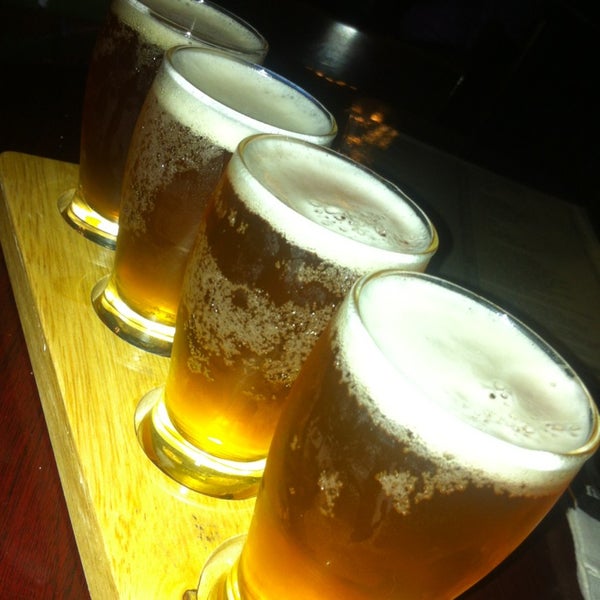 Foto tirada no(a) Limericks Tavern por Jeffrey S. em 9/26/2013