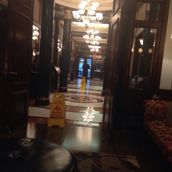 Das Foto wurde bei Avalon Hotel von Nafi S. am 11/13/2014 aufgenommen