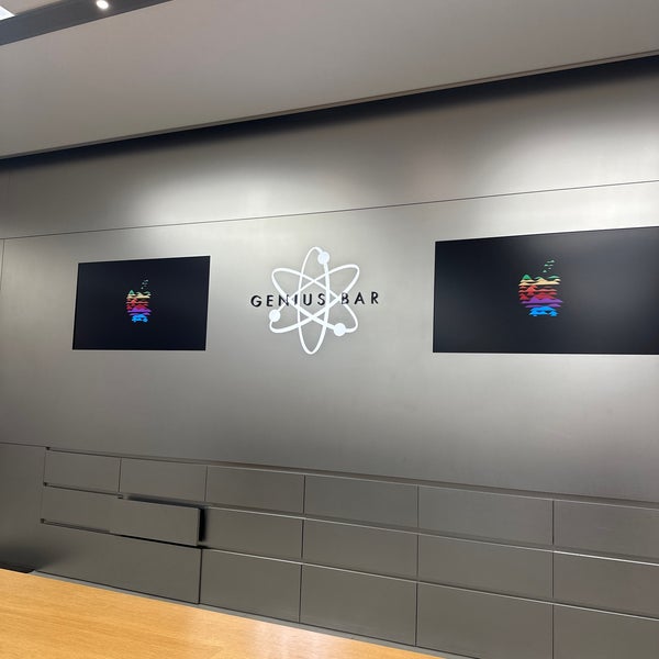 Apple Roseville Galleria Roseville, CA