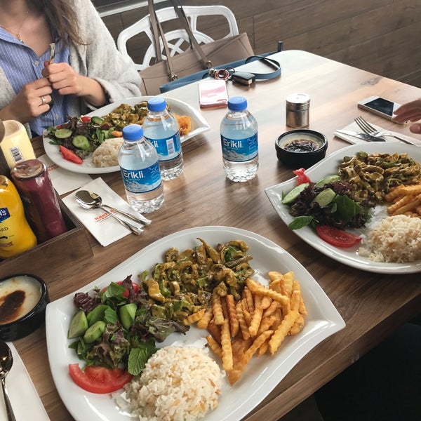 รูปภาพถ่ายที่ Kariyer Cafè &amp; Restaurant โดย İrem D. เมื่อ 4/20/2017