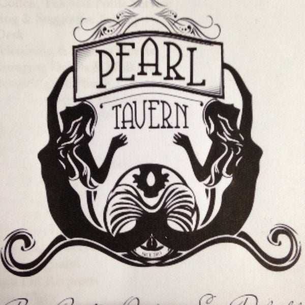Foto tirada no(a) Pearl Tavern por Sulki L. em 11/22/2013