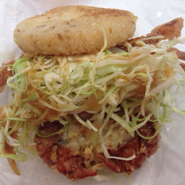รูปภาพถ่ายที่ Gabutto Burger โดย Gordon Y. เมื่อ 6/24/2014