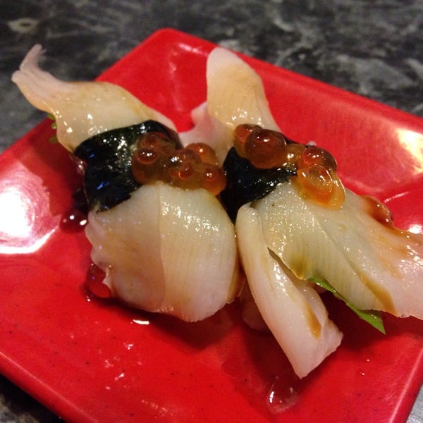 รูปภาพถ่ายที่ Yummy Grill &amp; Sushi โดย Gordon Y. เมื่อ 9/6/2014