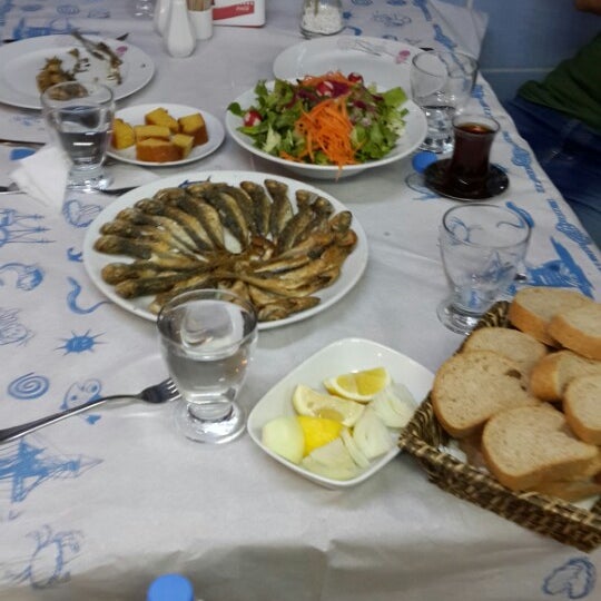 Photo taken at Akçakoca Nosta Balık Restaurant by Fatoş Ö. on 3/24/2014