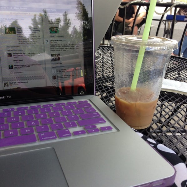 8/1/2013にGayeLynn_MがTenn Street Coffeeで撮った写真