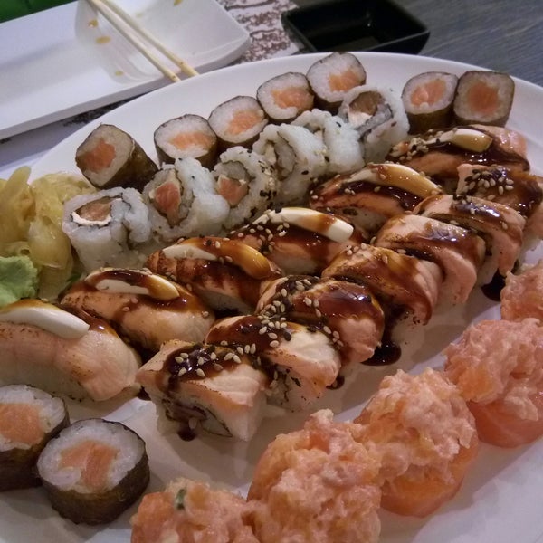 Foto diambil di Sushi San oleh Jefferson B. pada 1/1/2017